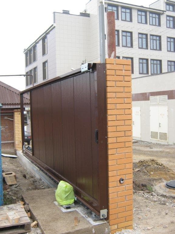 Производим установку откатных ворот в Белореченске, беремся за проекты любой сложности. Опыт работы наших сотрудников - более 12 лет. Цены Вас приятно удивят.